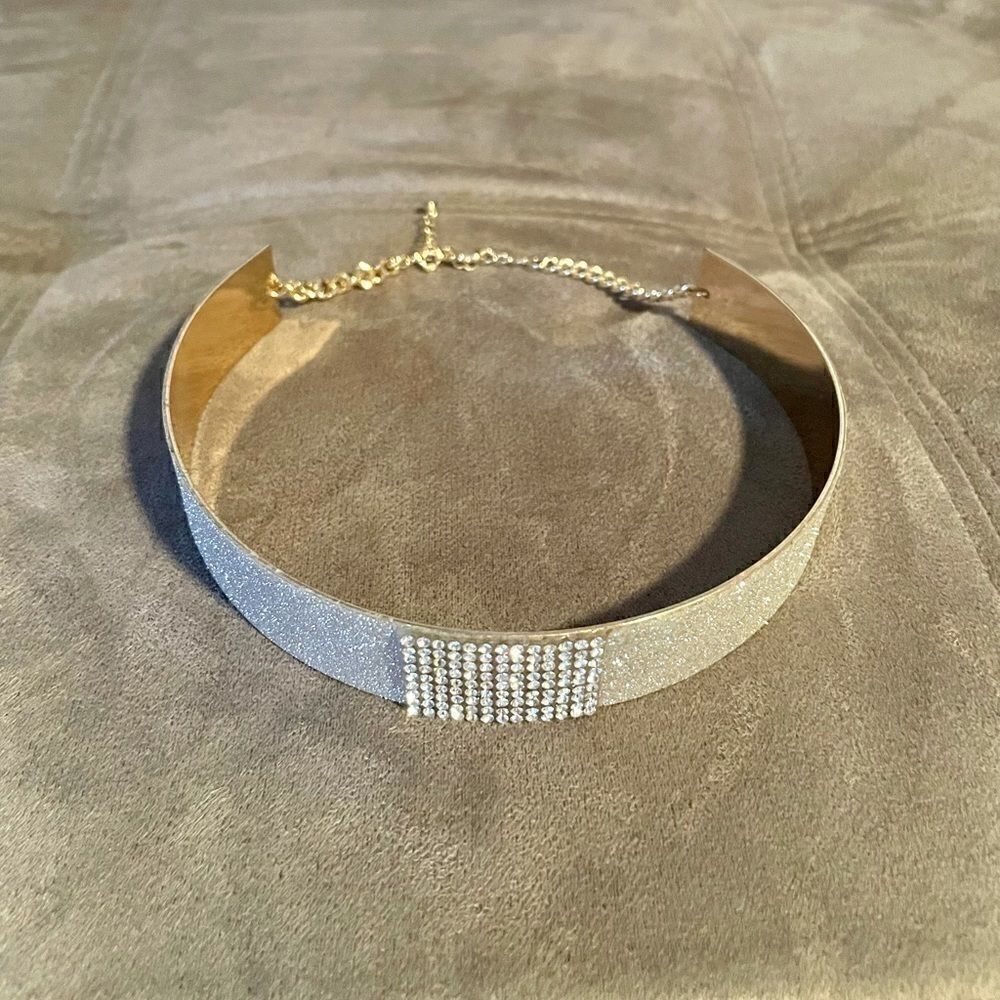 EUC Women’s Choker Necklace 